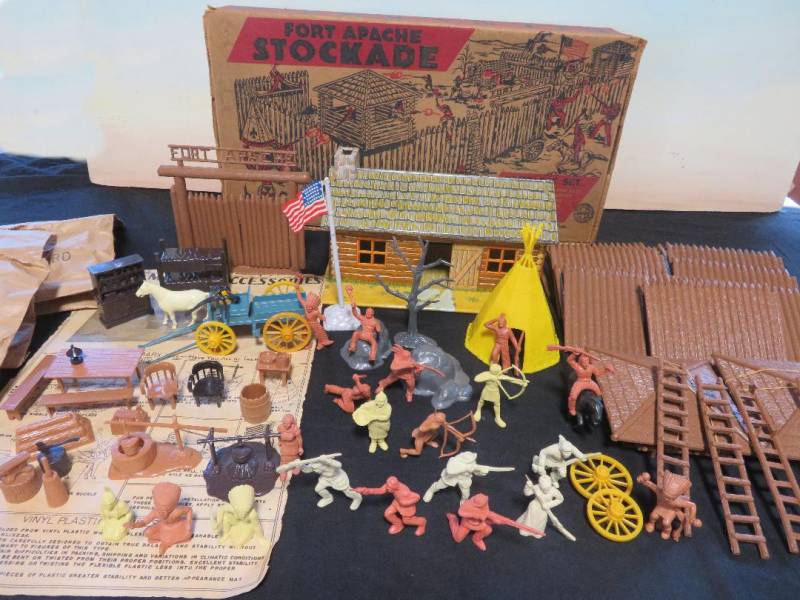 Marx 1953 Fort Apache stockade playset #3612  in EXCELLENT cond, 60mm